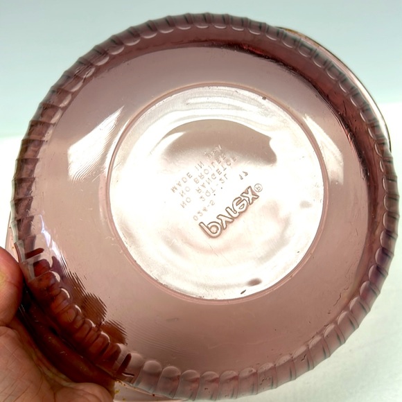Vintage PYREX   ribbed 2 L pink/cranberry glass lidded casserole 024-S - Picture 7 of 7